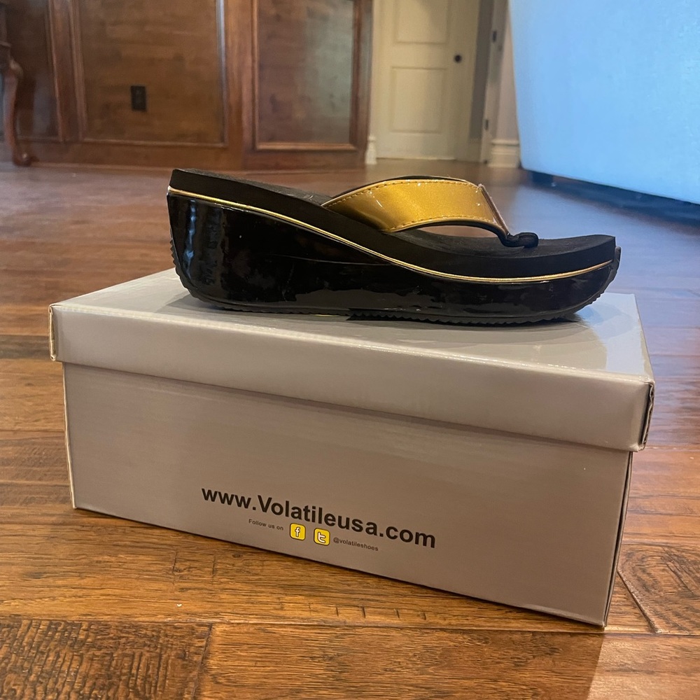 Volatile shoes